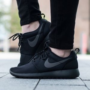 all black nike roshe womens